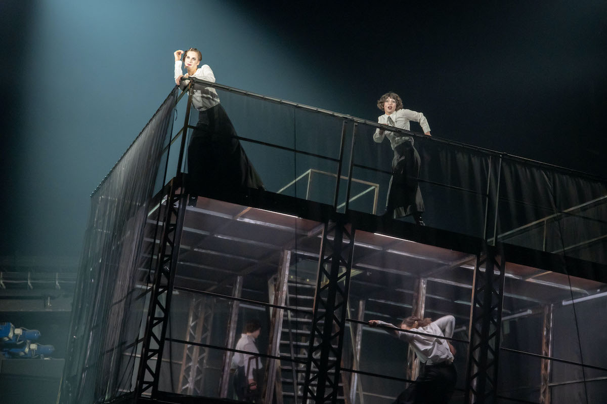 Kunstseidene Maedchen 1 CKerstinSchomburg u