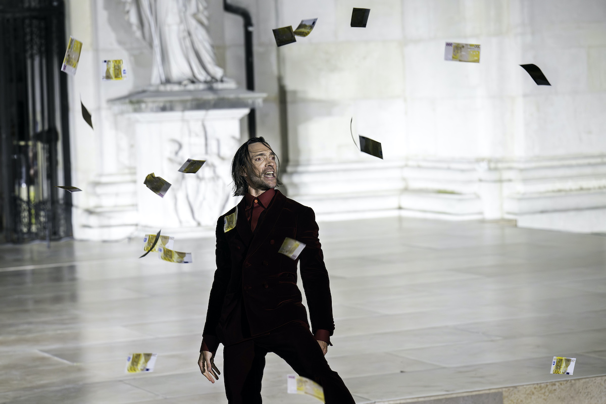 Salzburger Festspiele 2024/ Hugo von Hofmannsthal/ Jedrmann/ Premiere am 20.Juli 2024// Robert Carsen: Regie/ Robert Carsen, Luis F. Carvalho: B&uuml;hne/ Luis F. Carvalho: Kost&uuml;me/ Robert Carsen, Giuseppe di Iorio: Licht/ Rebecca Howell:Choreografie/David Tushingham:Dramaturgie//Christoph Luser: Teufel