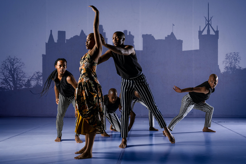 "Dada Masilo's Hamlet" mit der Dance Factory der südafrikanischen Choreografin beim ImPulsTanz-Festival Wien im Burgtheater © Lauge Sorensen