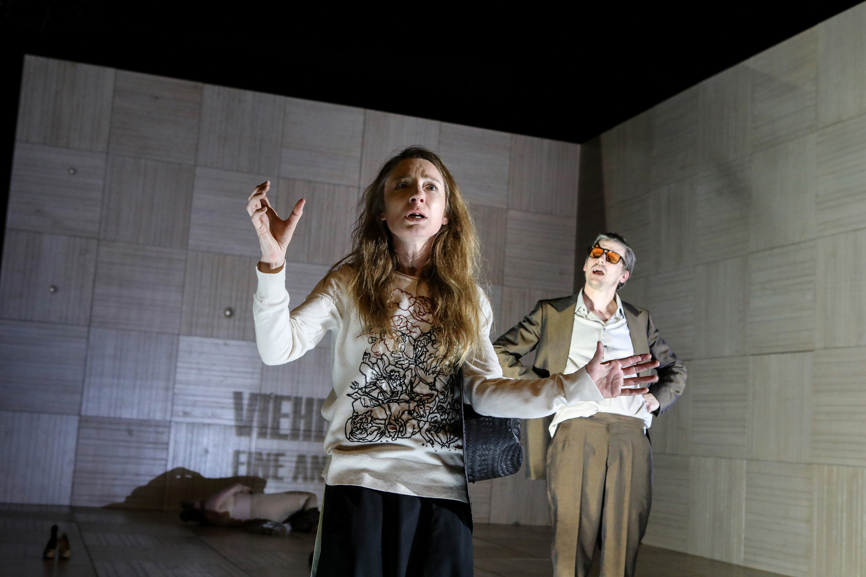 Vorabfoto: "Die heilige Johanna der Schlachth&ouml;fe" von Bertolt Brecht, Regie: Du&scaron;an David Pař&iacute;zek