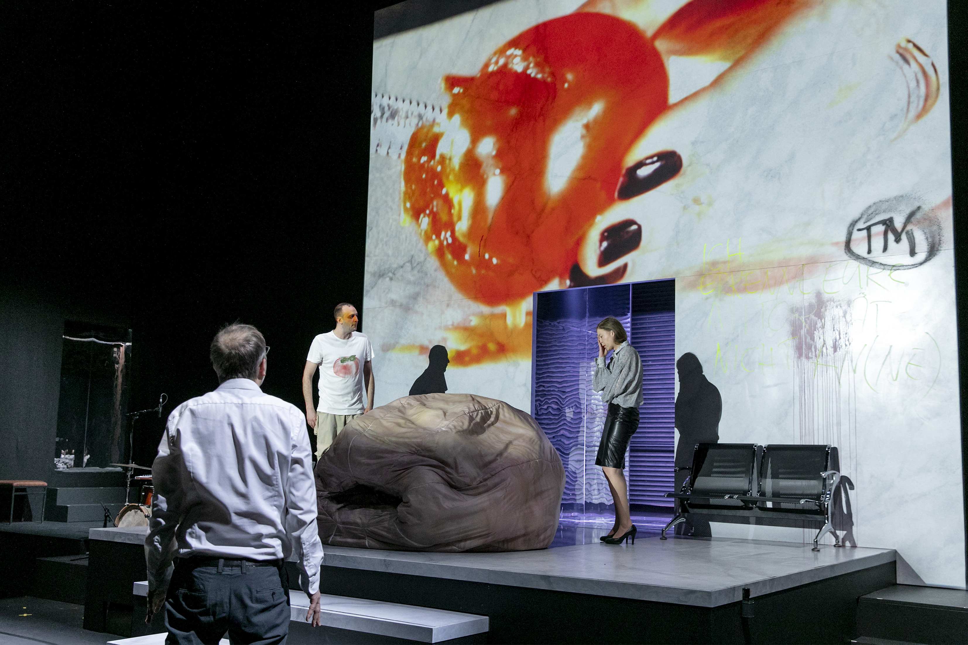 angriffeAAnne146A c David Baltzer bildbuehne de