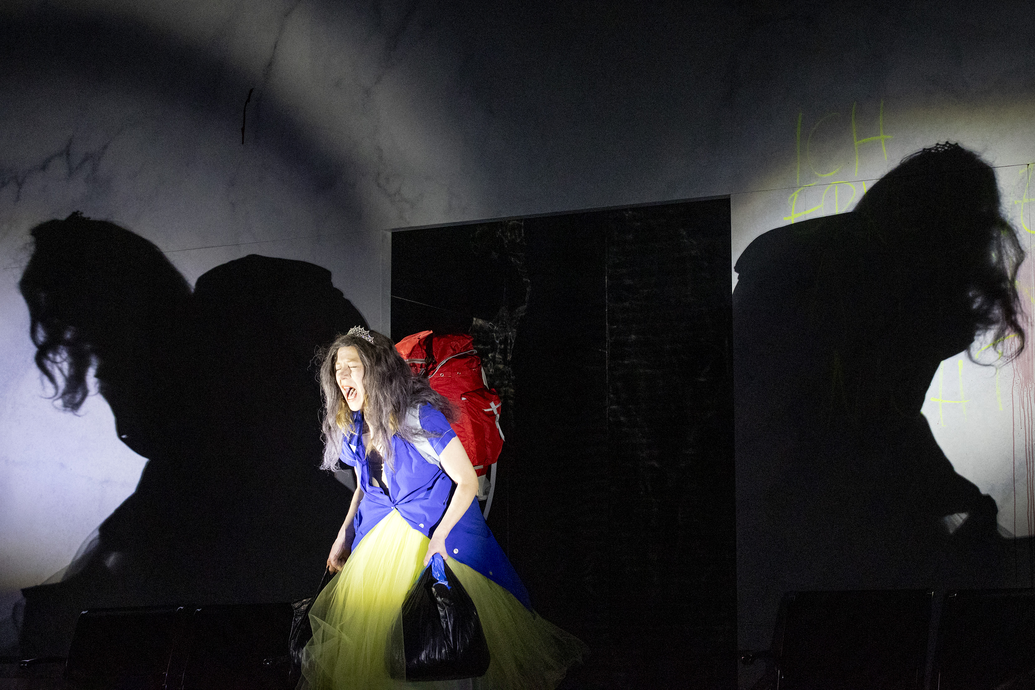 angriffeAAnne155A c David Baltzer bildbuehne de