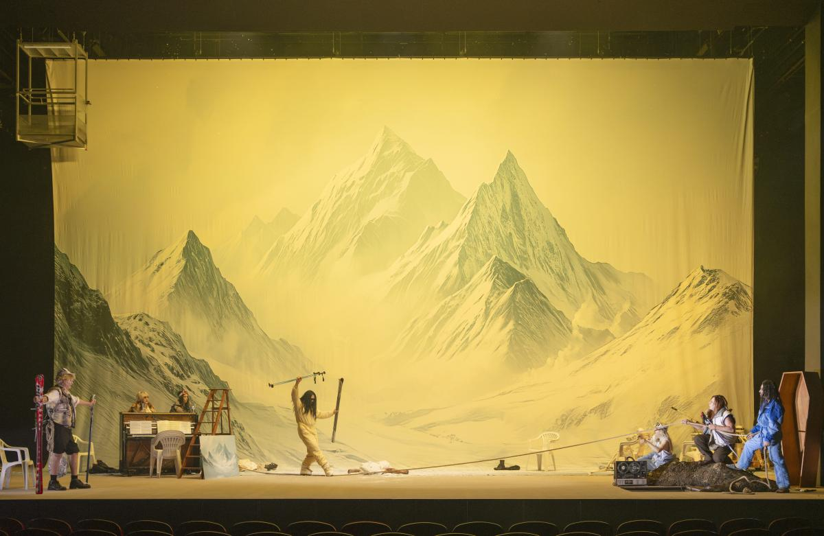 9 Vampires Mountain 1875 c Martin Argyroglo