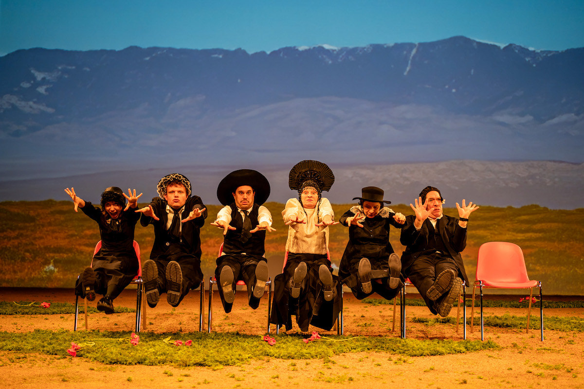 Oklahomainspiriert von Franz Kafka / Regie Lorenz NoltingMitYves DudziakBernd GrawertJohannes HegemannAnna Maria K&ouml;llnerGabriela Maria SchmeideCath&eacute;rine SeifertChristiane von PoelnitzFoto:Krafft Angererka@krafft-angerer.de