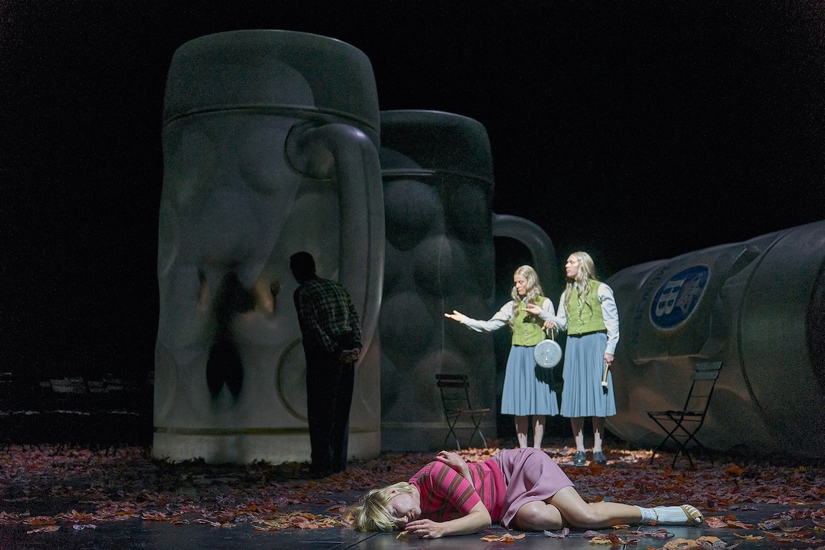 Resi Kasimir und Karoline Thomas Lettow Anna Drexler Evelyne Gugolz Niklas Mitteregger c Matthias Horn 2 