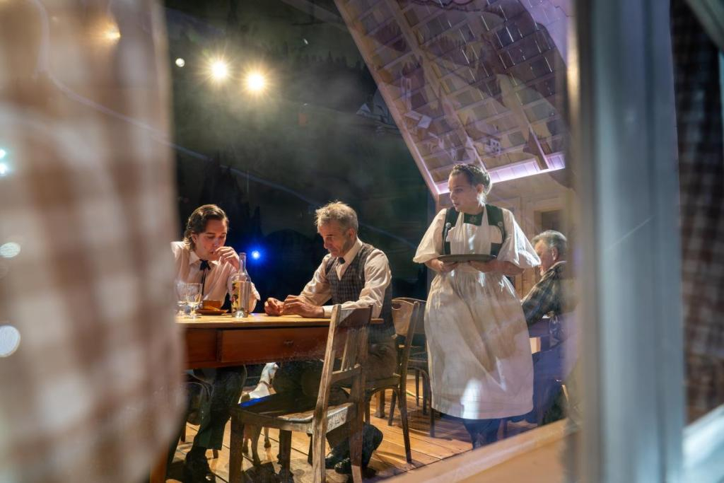 BLOESCH c Krafft Angerer 4