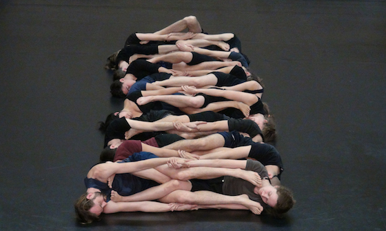 TanzTheater2018 IsabelleSchad CollectiveJumps 560 LaurentGoldring