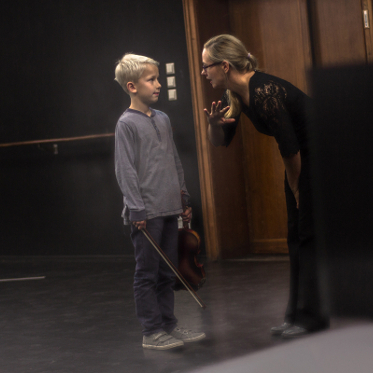 Nicht hier um zu kritisieren. Theater bis der Vorhang fällt – Lucas Thiems Dokumentarfilm über das Landestheater Neustrelitz