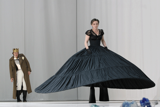 Kothurne Rosenkriege Kimmig Burgtheater 560