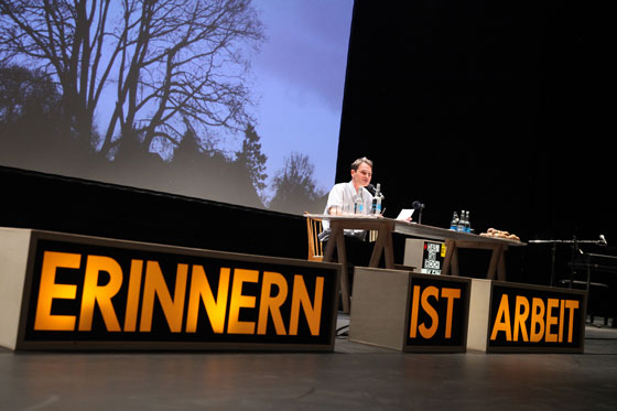 ErinnernIstArbeit Schleef 4271 560 DorotheaTuch u