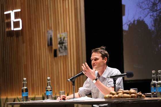 ErinnernIstArbeit Schleef 9237 560 DorotheaTuch u